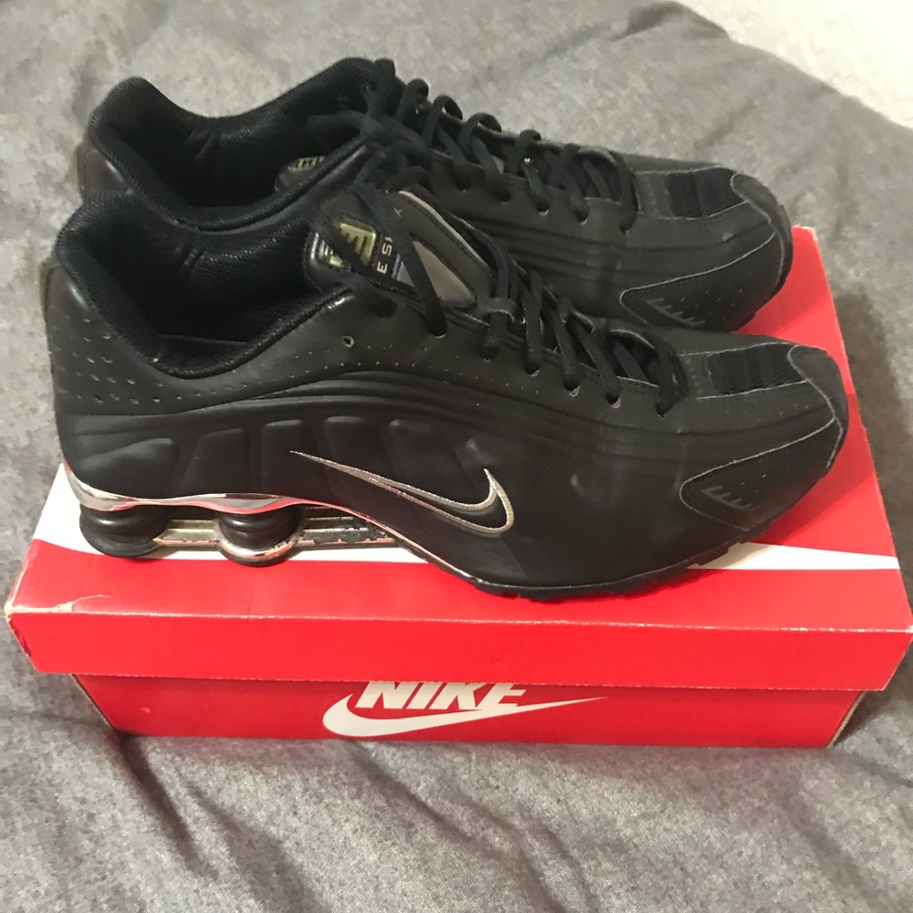 Nike Men’s Shox R4 - Black - Size 10.5 - Pre-owned